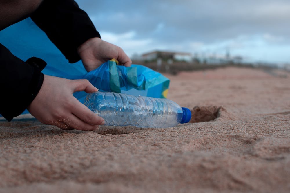 How does picking up trash help the environment